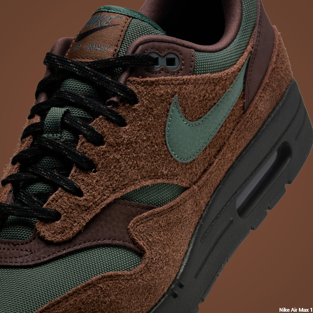 Nike Air Max olive green and brown - shoe laces