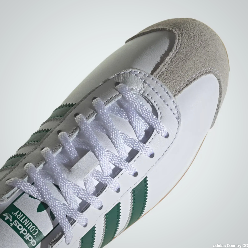 adidas Country "Cloud White+Collegiate Green" - toebox and shoelace