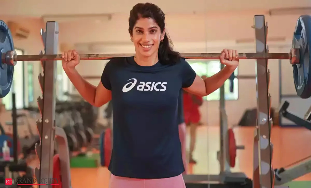 a gym girl wears Asics shirt