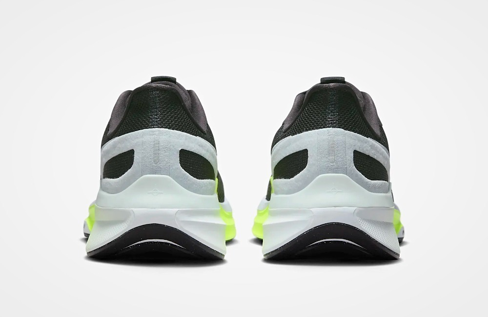 Nike Structure 25 heel counter