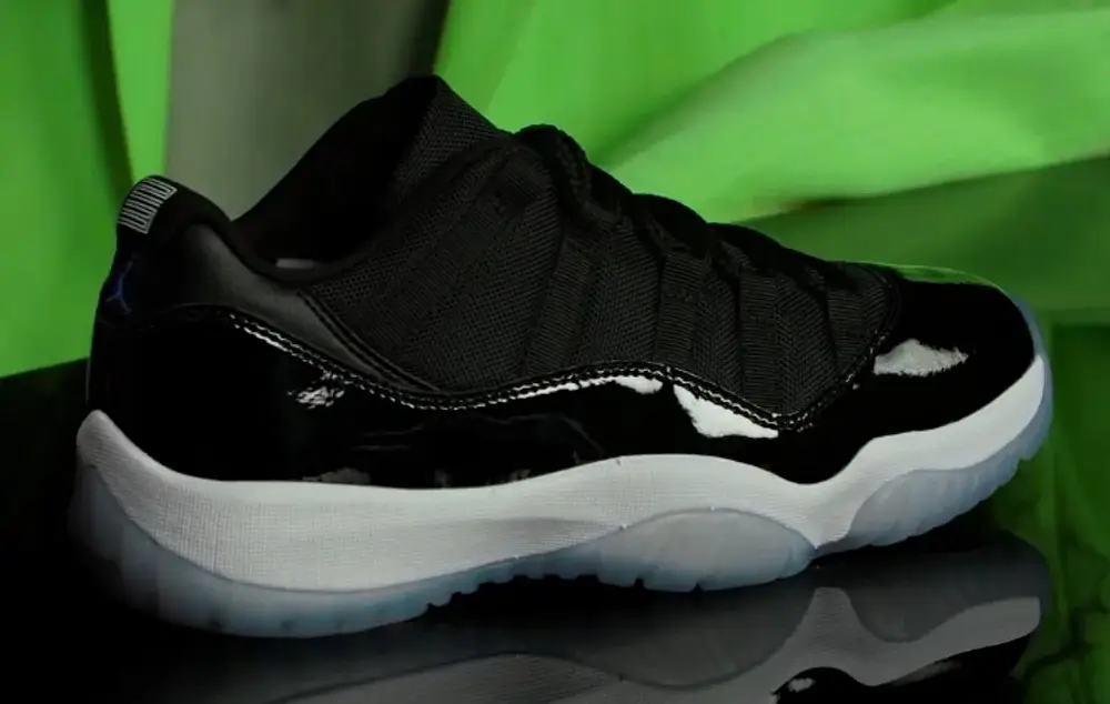 AJ11 Low "Space Jam"