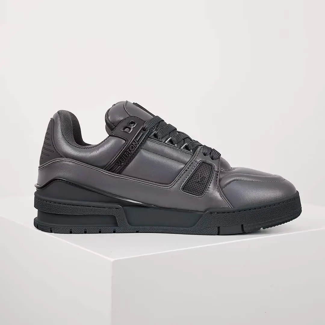 black LV trainer - midsole