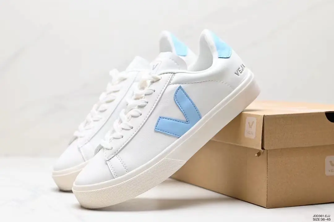 VEJA Campo - light blue