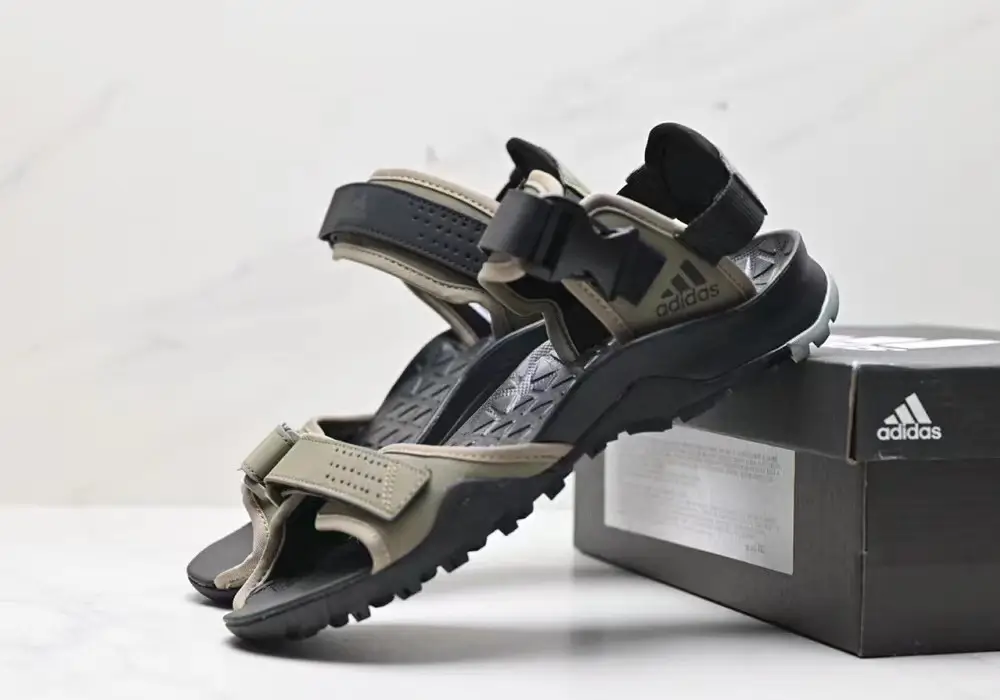 adidas Sandal-olive/black