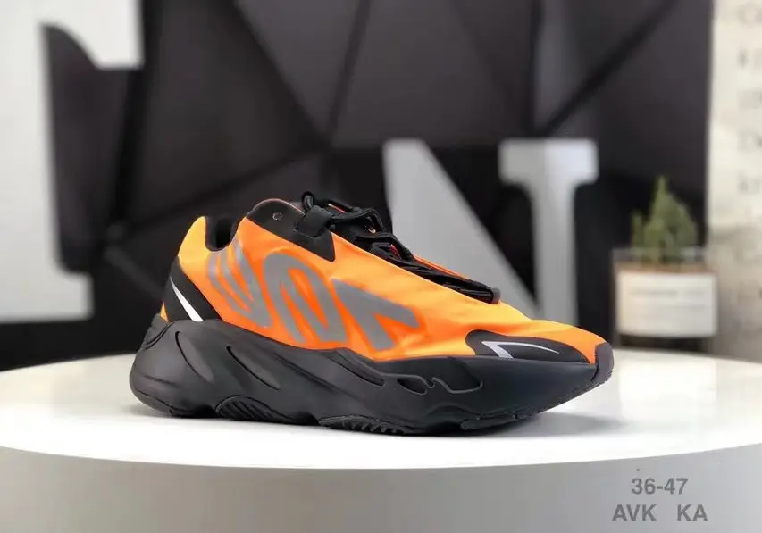 YEEZY BOOST 700 "ORANGE"