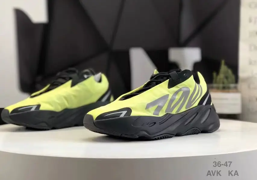 YEEZY BOOST 700 "Phosphor"