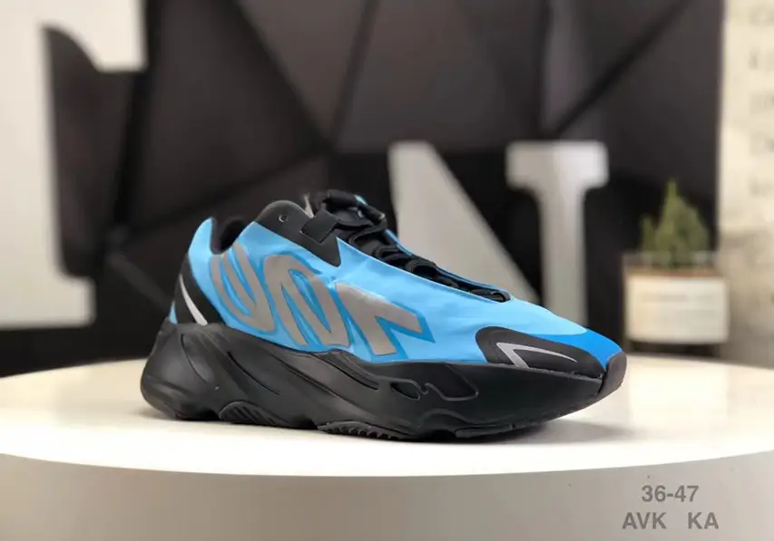 YEEZY BOOST 700 "Bright Cyan"