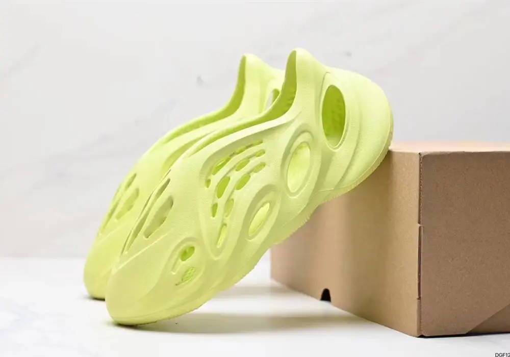 Yeezy Foam Runner-volt