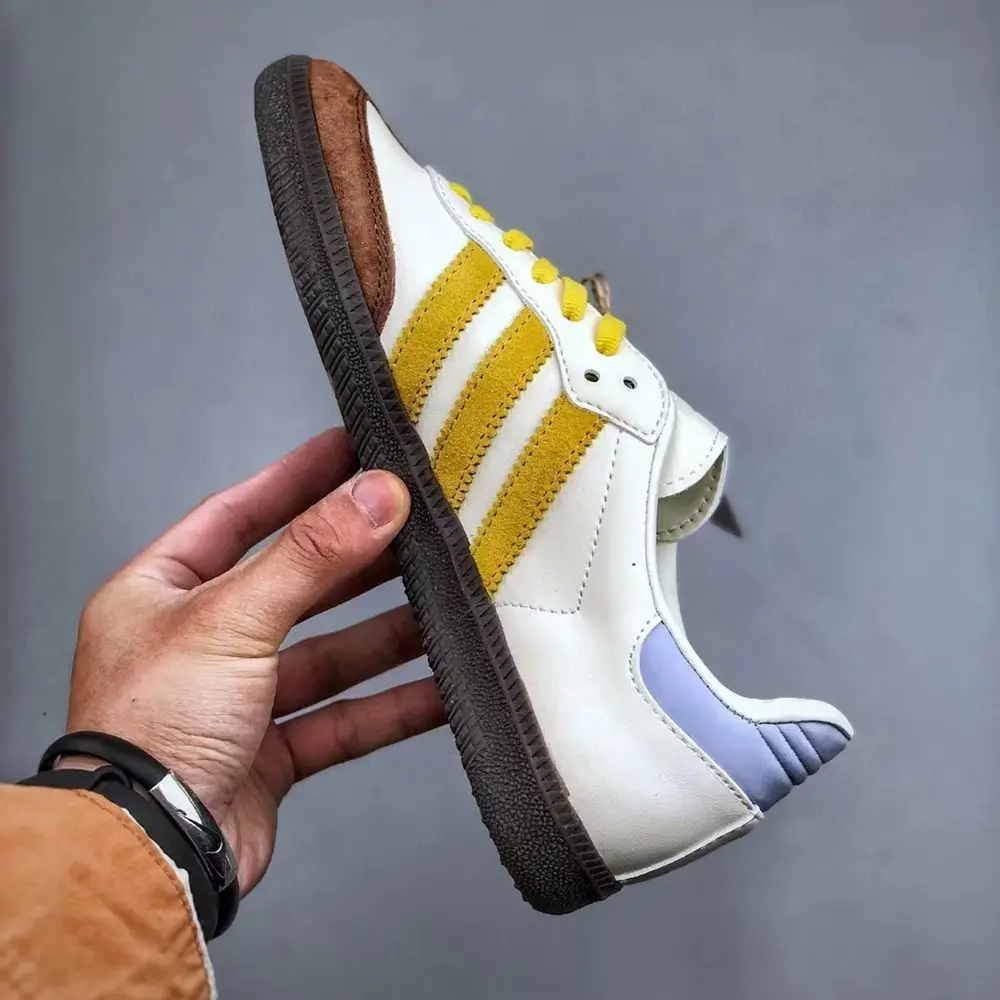 WB adidas Samba quarter