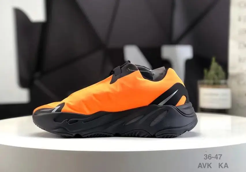 YEEZY BOOST 700 "ORANGE"