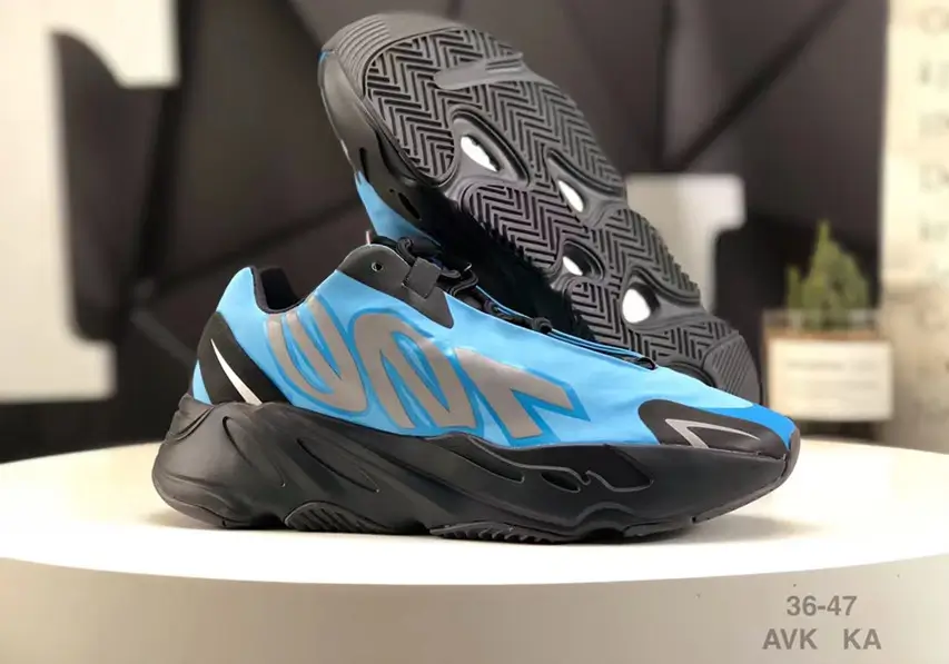 YEEZY BOOST 700 "Bright Cyan"