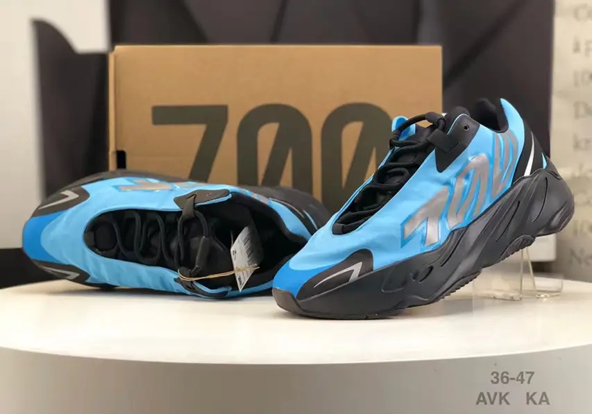 YEEZY BOOST 700 "Bright Cyan"