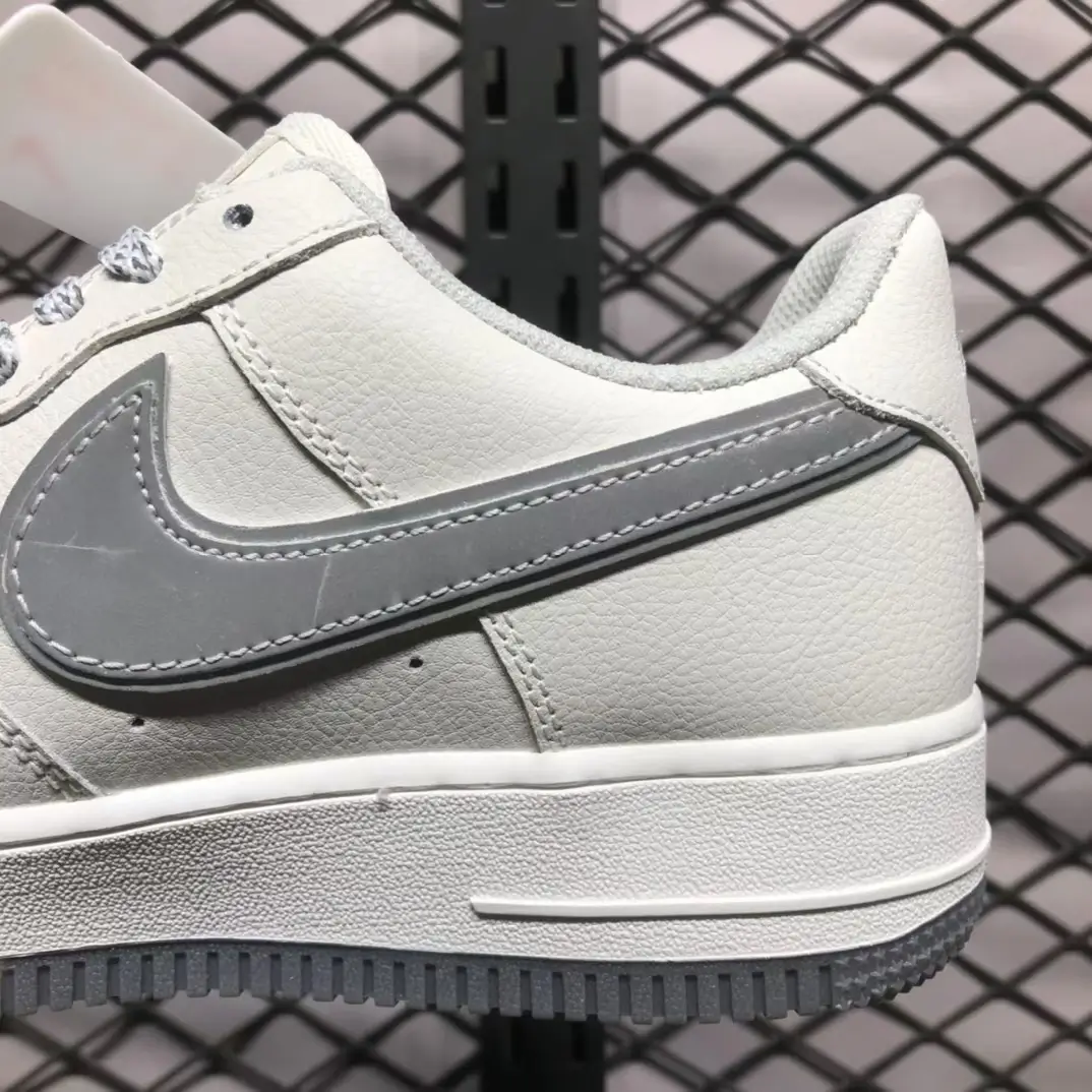 Air Force 1 Low-grey swoosh