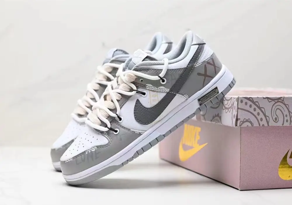 Nike SB Dunk Low-white/black/grey