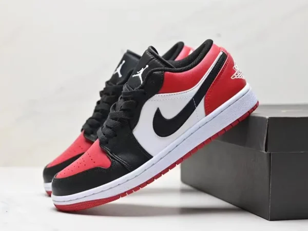 Nike AJ1 Low-black/red/white