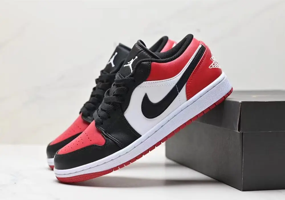 Nike AJ1 Low-black/red/white