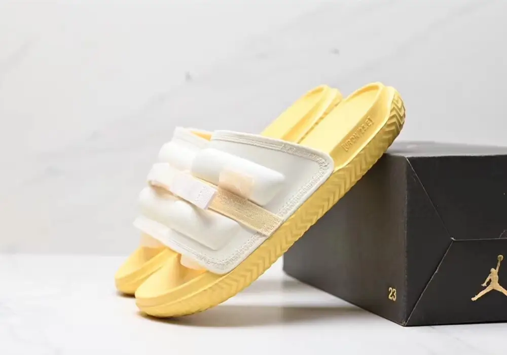 Air Jordan Super Play slippers-yellow