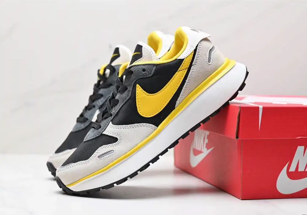 NIKE PHOENIX WAFFLE yellow