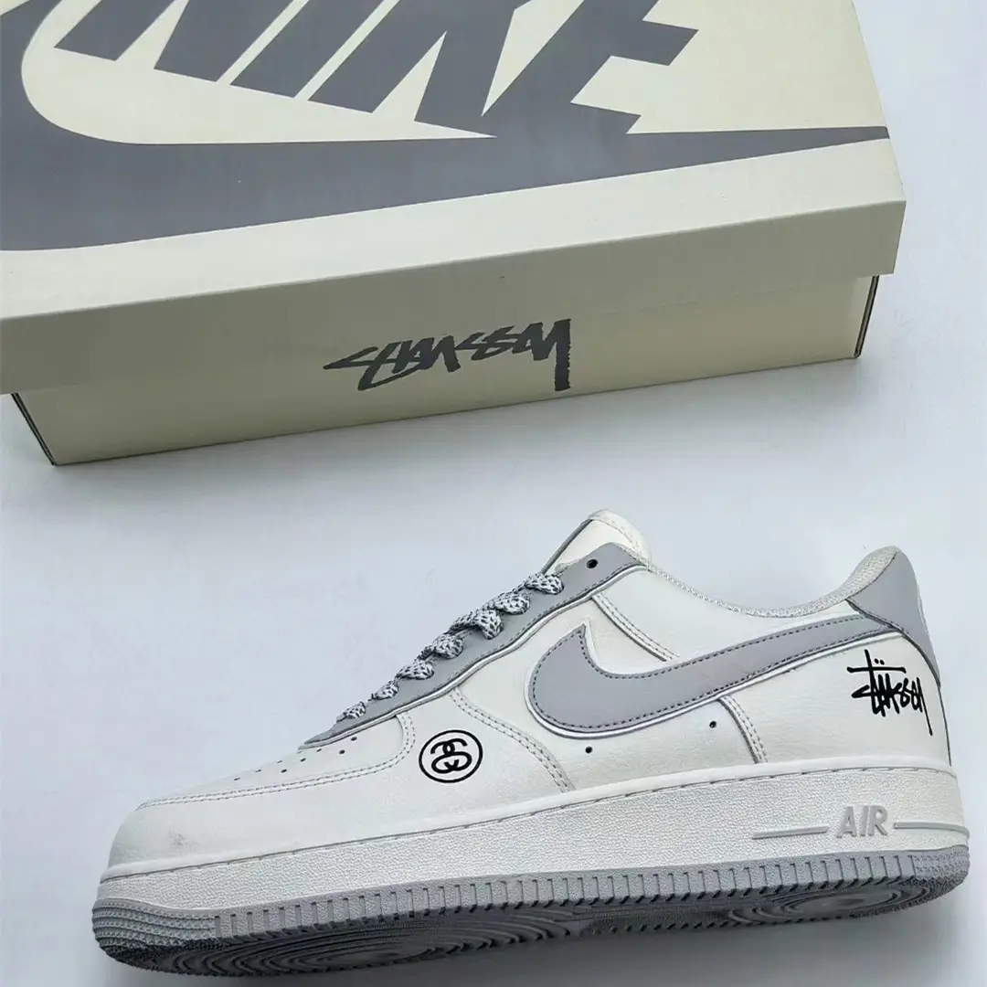 Air Force 1 Low Stussy - box