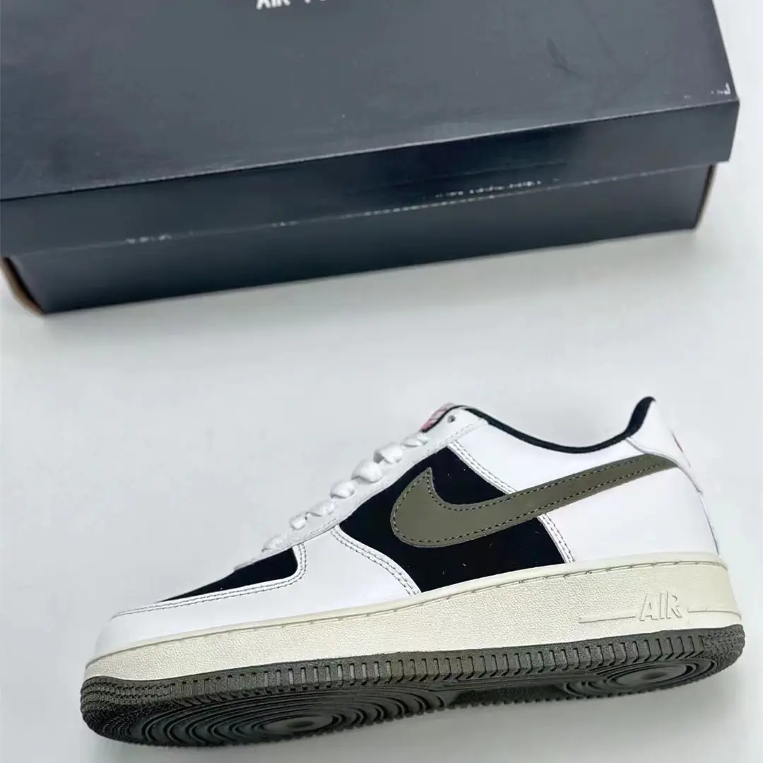 Nike Air Force 1 Low 07 shoebox