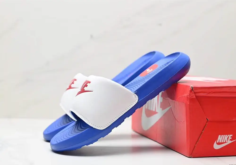 NIKE VICTORI ONE SLIDE-purple blue