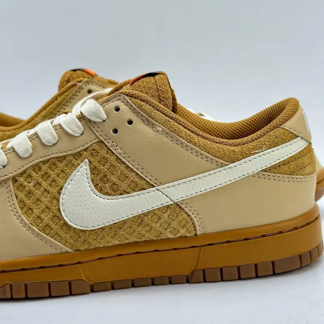 NIKE SB Dunk Low "WAFFLES" heel