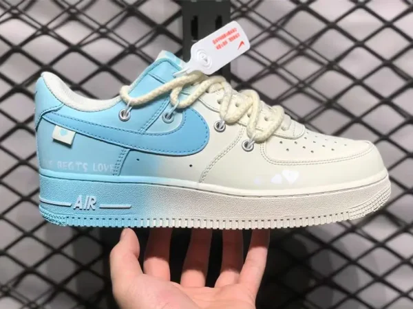 Air Force 1 Low in hand